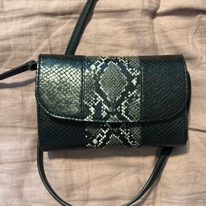 Vera wang crossbody purse